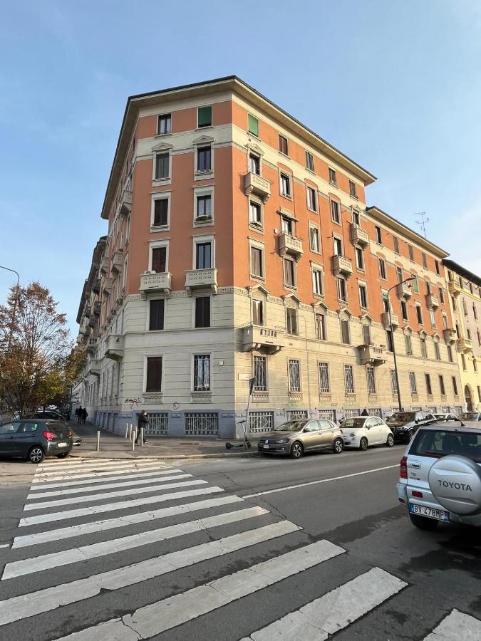 The Small White House In Milan Apartment Exterior photo